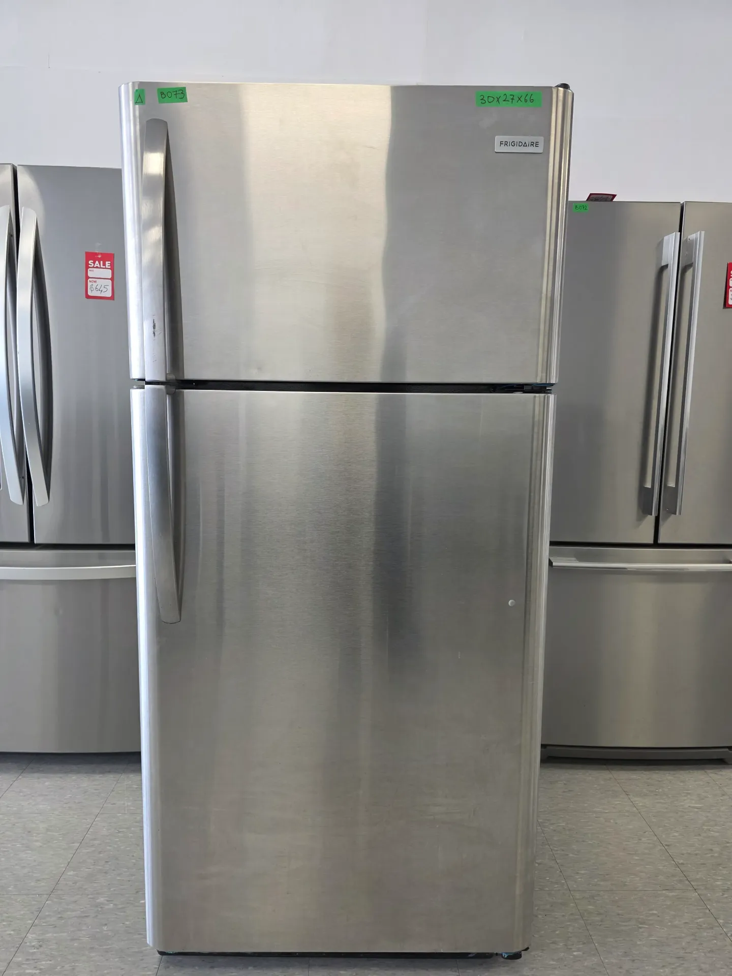 [B073] Frigidaire 30" Top Freezer Refrigerator-FFTR1821TS0