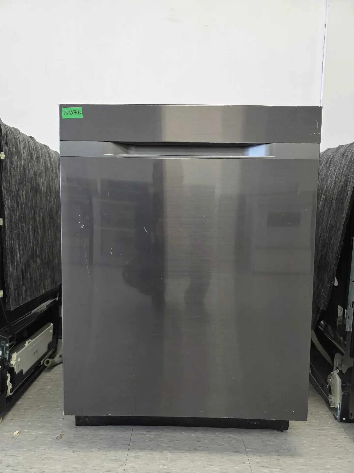 [S076] Samsung 24" Dishwasher-DW80J7550UG