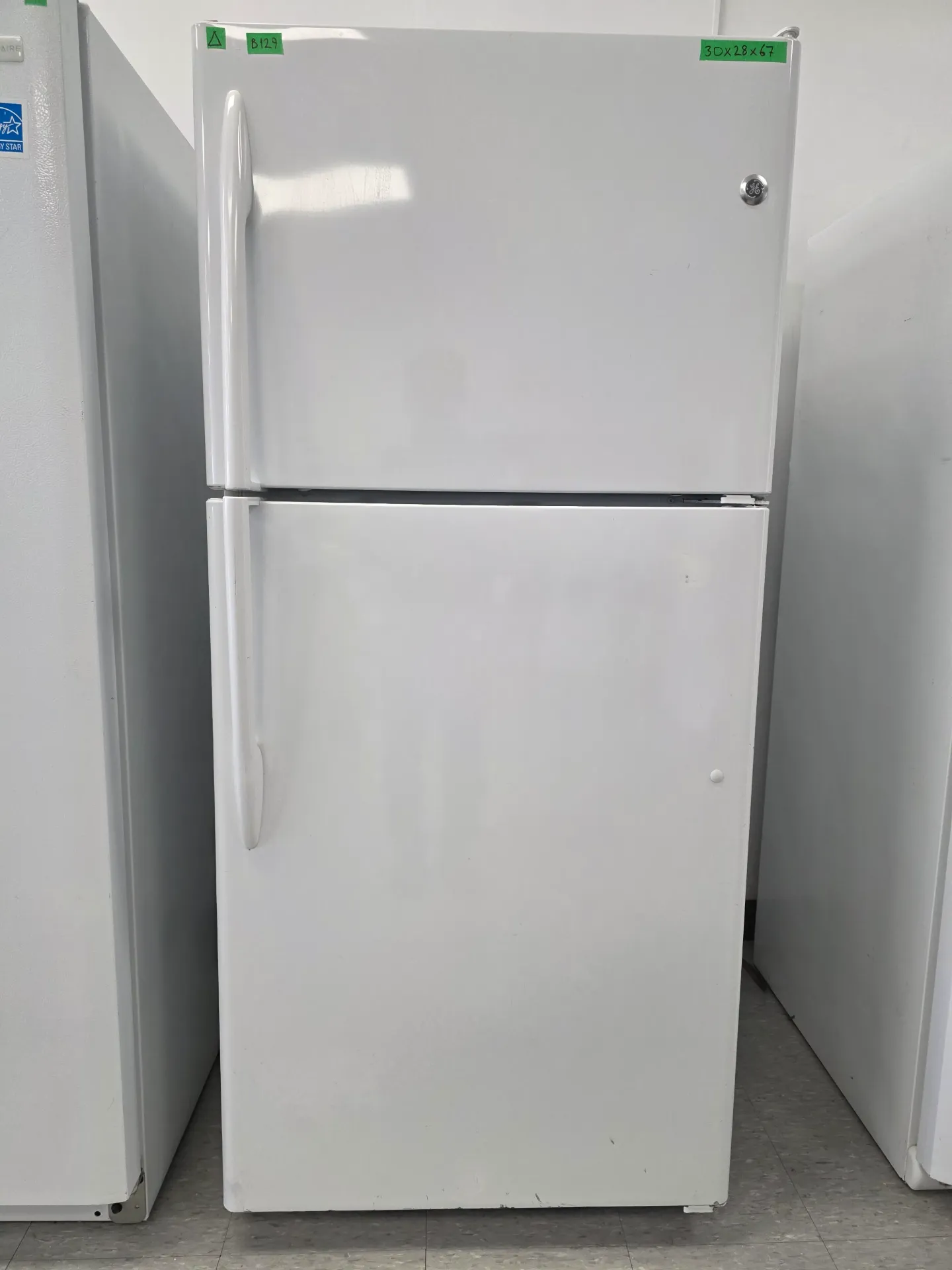 GE 30" Top Freezer Refrigerator-GTRCOKBZARWW