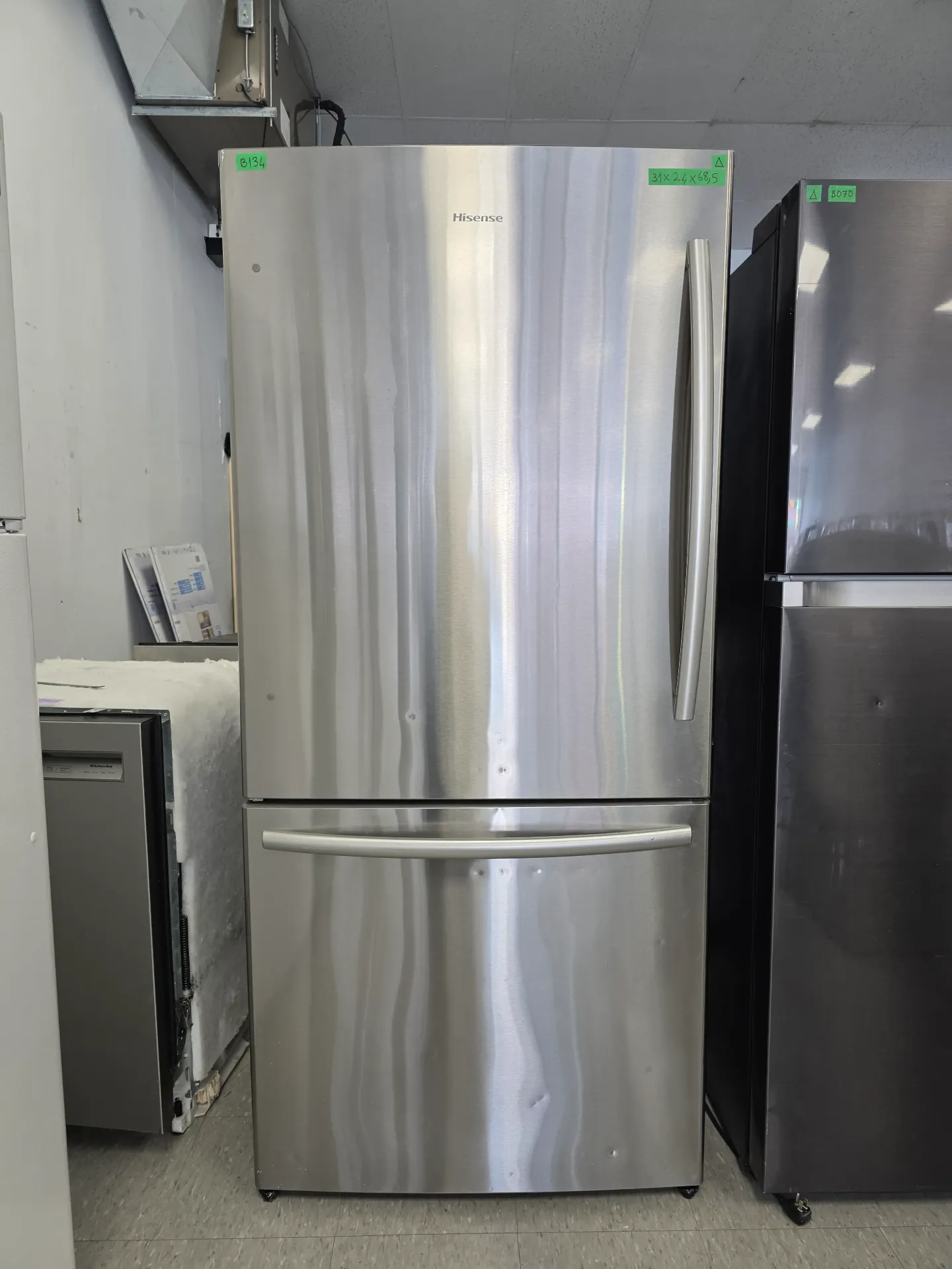 Hisense 31" Bottom Freezer Refrigerator-RB17N6DSE