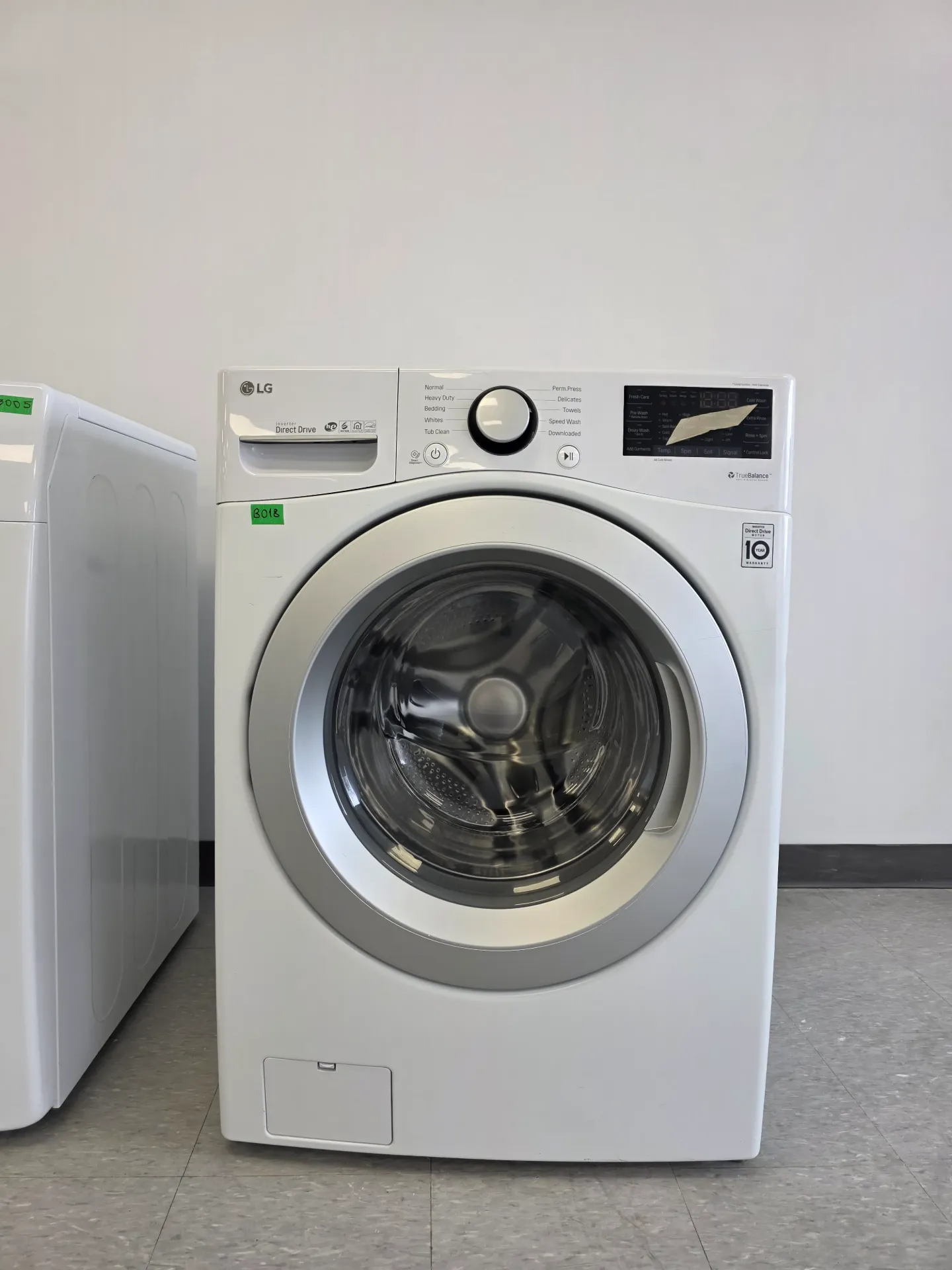 [B018] LG 27" Front Load Washer-WM3500CW
