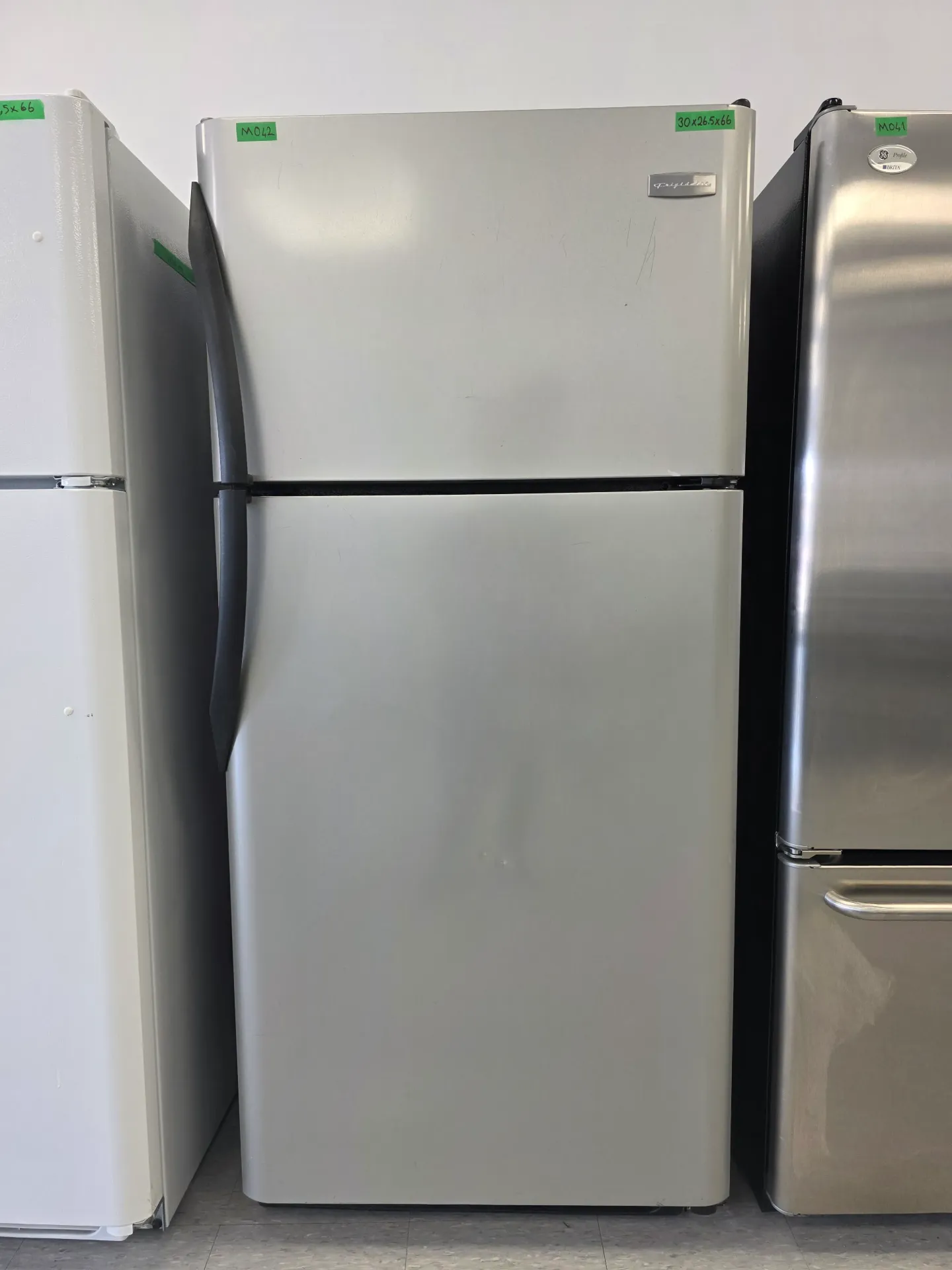 [M042] Frigidaire 30" Top Freezer Refrigerator-FRT18HS6JM4