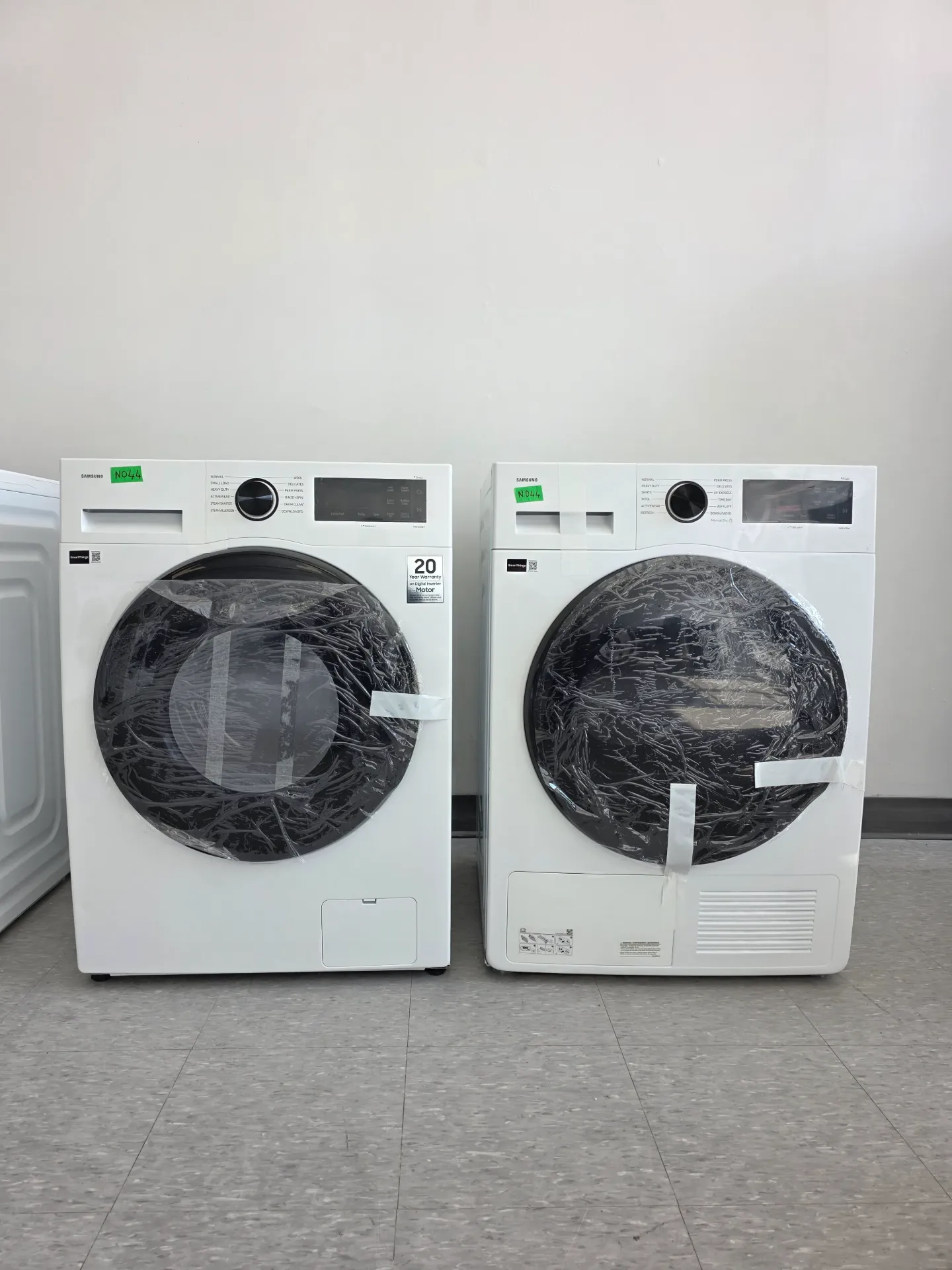 Brand New Samsung 24" Front Load Washer and Ventles Dryer Set
