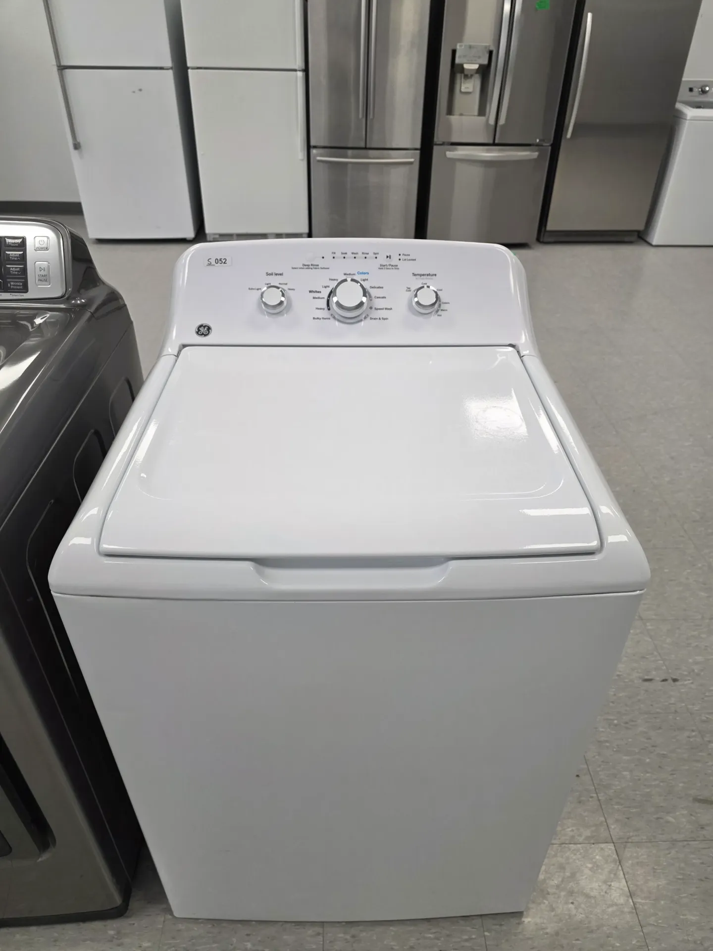 [S052] GE 27" Top Load Washer-GTW330BMM0WW